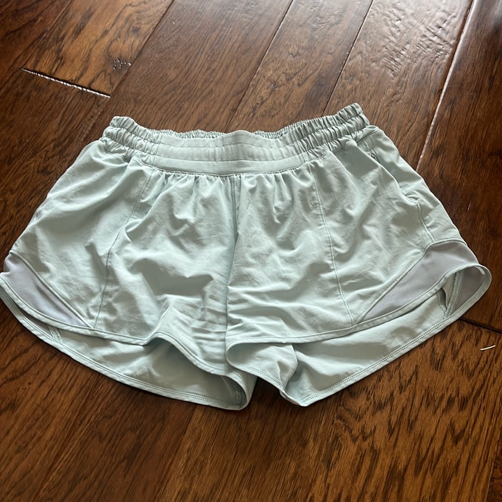 lululemon hotty hot shorts size 6, 4 inch inseam (tall)